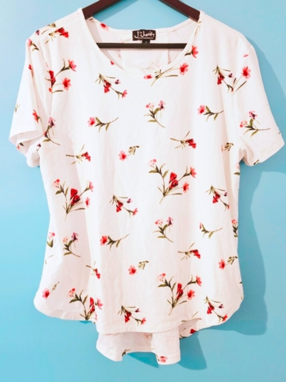 J for Justify XL Cream with pink flowers Pullover Lace-up Back Scoop Neck Top